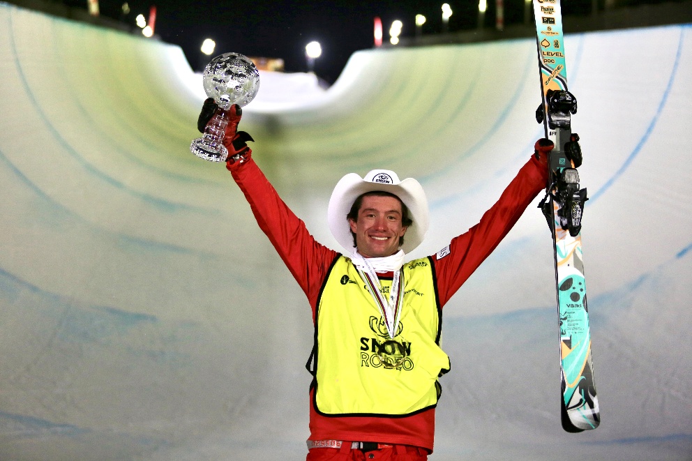 Alex Ferreira winning the FIS Crystal Globe for the second time since switching to the  Alex Ferreira Autograph Model Zipline Kex16K ski poles. Photo Credit: FIS